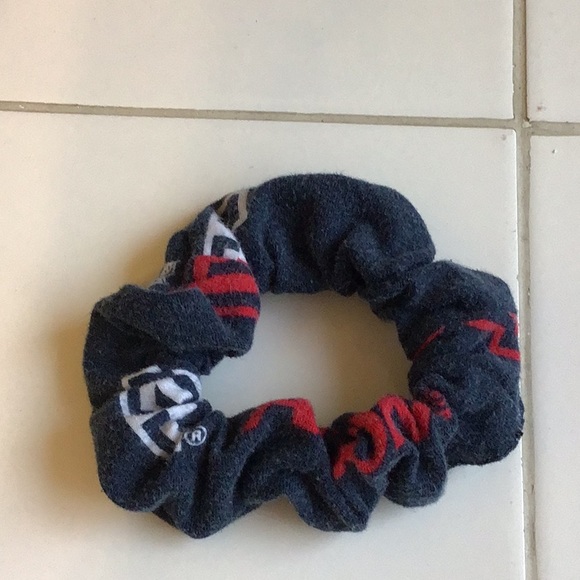‘UofA’ Zip-Up Hoodie w/Scrunchie - Picture 7 of 7